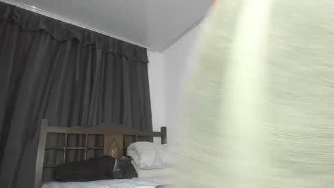 Snapshot of drake_white1 chatting on February 23, 4:01 am drake whitee Independent Model online show from February 23, 4:01 am