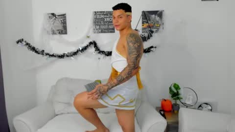 Snapshot of drakesmith01 chatting on November 1, 12:47 am Drake Smith online show from November 1, 12:47 am