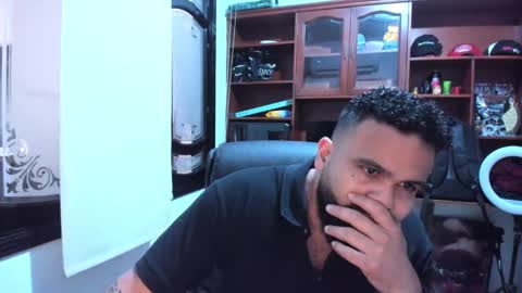 Snapshot of drako_argenti_ chatting on February 4, 8:59 pm Drako online show from February 4, 8:59 pm