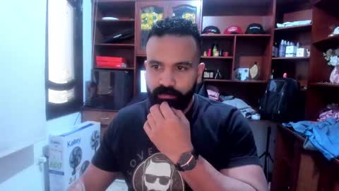 Snapshot of drako_argenti_ chatting on December 6, 2:49 pm Drako online show from December 6, 2:49 pm