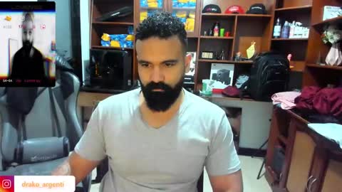Snapshot of drako_argenti_ chatting on January 4, 11:17 pm Drako online show from January 4, 11:17 pm