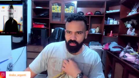 Snapshot of drako_argenti_ chatting on December 7, 12:35 pm Drako online show from December 7, 12:35 pm