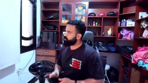 Snapshot of drako_argenti_ chatting on December 29, 6:16 pm Drako online show from December 29, 6:16 pm