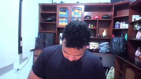 Snapshot of drako_argenti_ chatting on December 23, 9:51 pm Drako online show from December 23, 9:51 pm