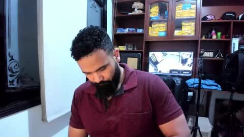 Snapshot of drako_argenti_ chatting on February 14, 10:48 pm Drako online show from February 14, 10:48 pm