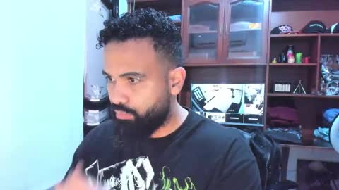 Snapshot of drako_argenti_ chatting on February 7, 8:53 pm Drako online show from February 7, 8:53 pm