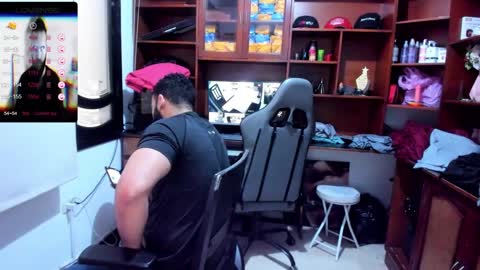 Snapshot of drako_argenti_ chatting on December 28, 8:04 pm Drako online show from December 28, 8:04 pm