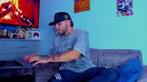 Snapshot of drako_lamar chatting on October 10, 12:15 am Drako online show from October 10, 12:15 am