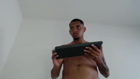 Snapshot of drako_monstercock chatting on September 15, 8:21 pm drako_monstercock online show from September 15, 8:21 pm
