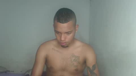 Snapshot of drako_monstercock chatting on December 17, 12:00 pm drako_monstercock online show from December 17, 12:00 pm
