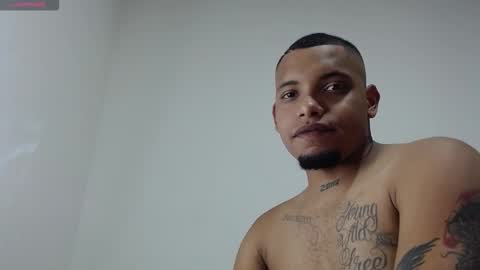 Snapshot of drako_monstercock chatting on October 21, 10:23 pm drako_monstercock online show from October 21, 10:23 pm