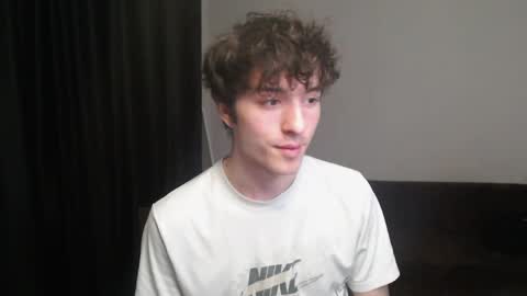 Air online show from April 15, 2:39 pm