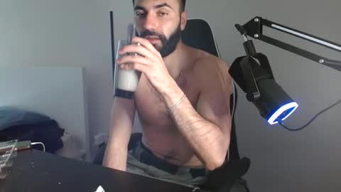 drewwho_ online show from April 18, 10:31 pm