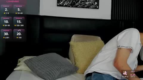 Thomas and Noah online show from October 22, 12:20 pm