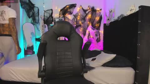 Duriel online show from October 17, 6:45 pm