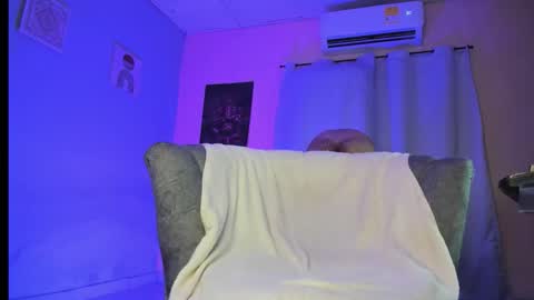 Dustin online show from October 27, 9:17 pm