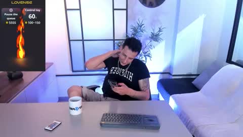 Snapshot of dustin_sonne chatting on October 15, 4:42 am Dustin Sonne online show from October 15, 4:42 am