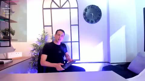 Snapshot of dustin_sonne chatting on September 24, 4:12 am Dustin Sonne online show from September 24, 4:12 am