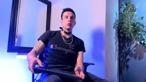 Snapshot of dustin_sonne chatting on September 28, 4:43 am Dustin Sonne online show from September 28, 4:43 am