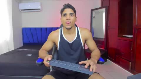 DUSTYN MICHELLE online show from March 23, 2:01 pm