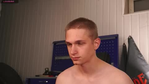 Snapshot of dustyn_fox chatting on September 17, 5:14 pm Dustyn online show from September 17, 5:14 pm