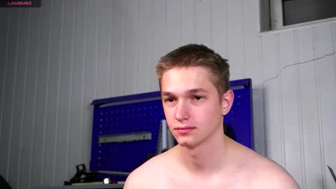 Dustyn online show from November 14, 4:08 pm