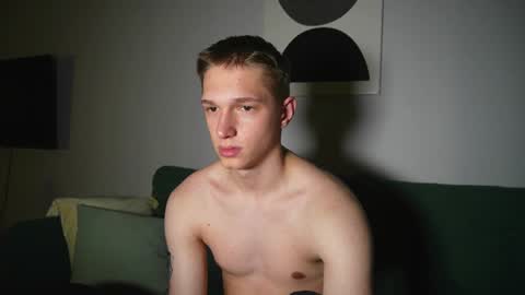 Snapshot of dustyn_fox chatting on January 29, 8:40 am Dustyn online show from January 29, 8:40 am