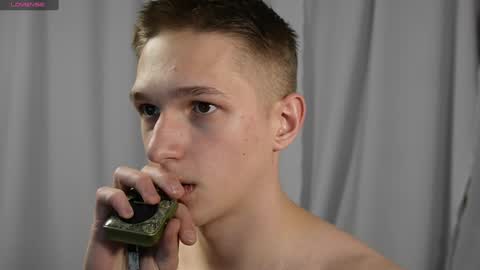 Snapshot of dustyn_fox chatting on December 27, 12:29 am Dustyn online show from December 27, 12:29 am