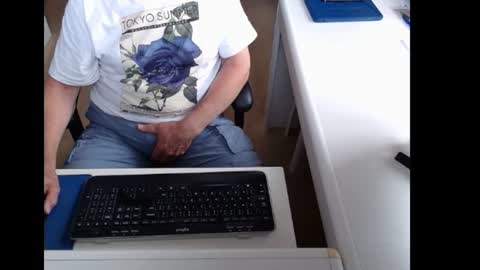 dutchpornking2 online show from June 13, 7:50 am