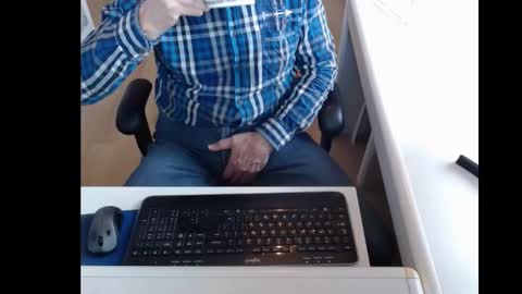 Snapshot of dutchpornking2 chatting on February 19, 8:01 am dutchpornking2 online show from February 19, 8:01 am
