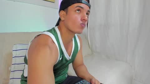 dwayne_esteven10 online show from March 24, 10:13 pm