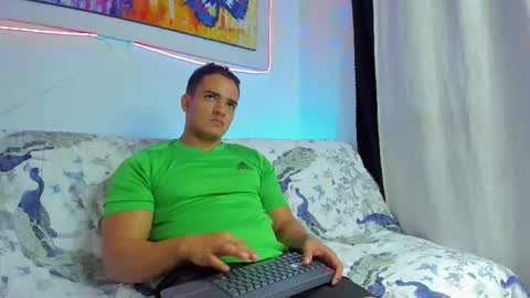 dwayne_esteven10 online show from March 13, 12:18 am