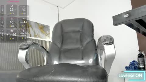 dyla_n18_ online show from April 26, 9:33 pm