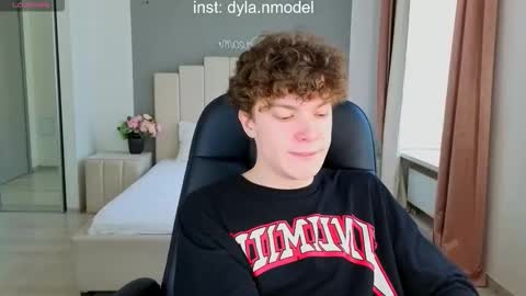 Snapshot of dylan__wilson chatting on September 21, 10:15 am Dylan online show from September 21, 10:15 am