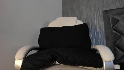 Snapshot of dylan_cross_ chatting on October 13, 12:00 pm Dylan online show from October 13, 12:00 pm