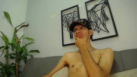 Snapshot of dylan_scotts chatting on October 7, 11:20 pm dylan_scotts online show from October 7, 11:20 pm
