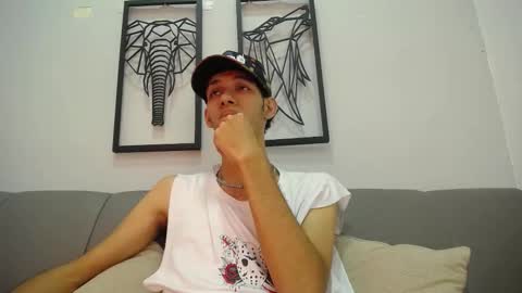 Snapshot of dylan_scotts chatting on October 6, 11:09 pm dylan_scotts online show from October 6, 11:09 pm
