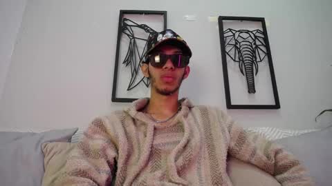 dylan_scotts online show from November 3, 9:05 pm