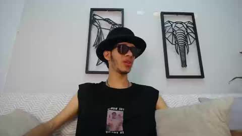 dylan_scotts online show from November 1, 9:30 pm