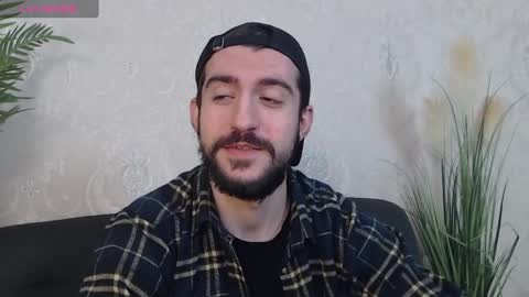 Snapshot of dylan_starxx chatting on December 14, 5:40 am Dylan online show from December 14, 5:40 am