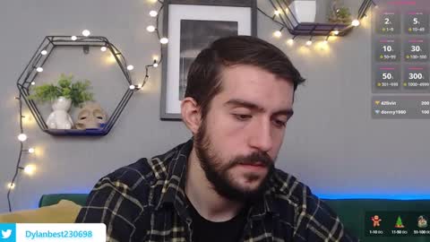 Snapshot of dylan_starxx chatting on December 18, 9:04 am Dylan online show from December 18, 9:04 am