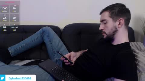 Snapshot of dylan_starxx chatting on February 22, 12:38 am Dylan online show from February 22, 12:38 am