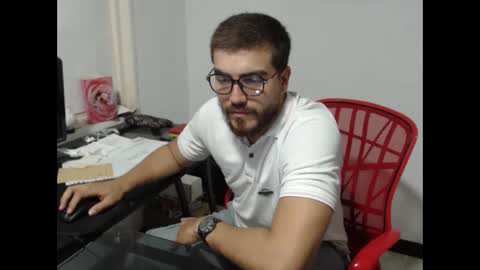 dylanhot10 online show from December 18, 11:45 pm