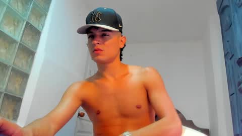 dylanlatino online show from February 4, 4:18 pm