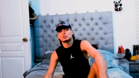 dylanlatino online show from March 4, 6:50 pm