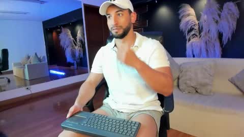 D Y L A online show from February 7, 8:14 pm