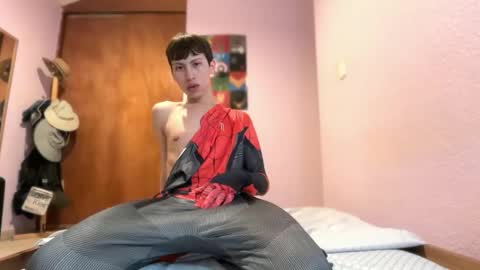 Snapshot of dylannewell chatting on October 19, 9:45 am dylannewell online show from October 19, 9:45 am