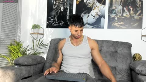 Snapshot of dylanrivera_ chatting on December 12, 12:48 am Dylan Rivera online show from December 12, 12:48 am
