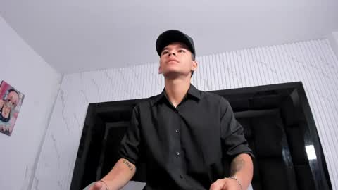 dylanroyce_ online show from April 21, 12:55 pm