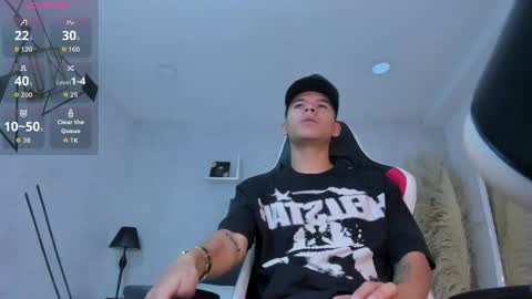 dylanroyce_ online show from May 14, 1:31 pm